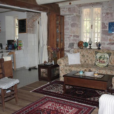 Istanbul Pension Ayvalik Exterior photo