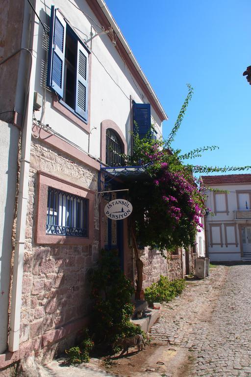 Istanbul Pension Ayvalik Exterior photo