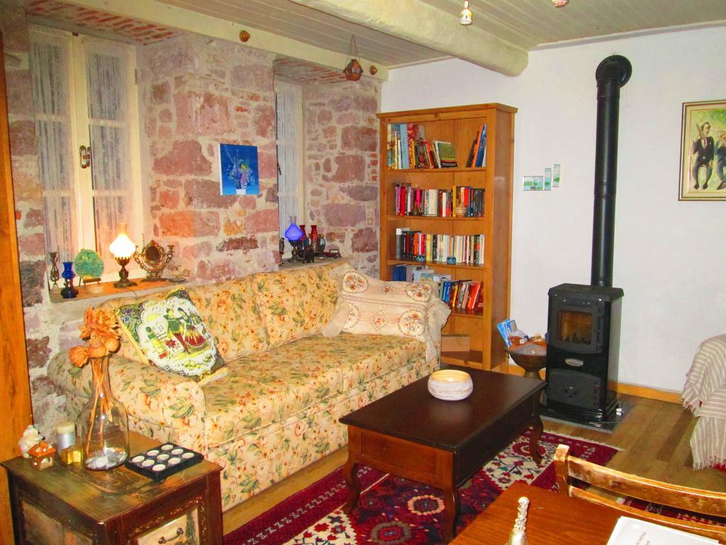 Istanbul Pension Ayvalik Exterior photo
