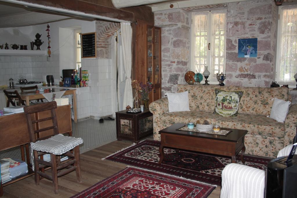 Istanbul Pension Ayvalik Exterior photo